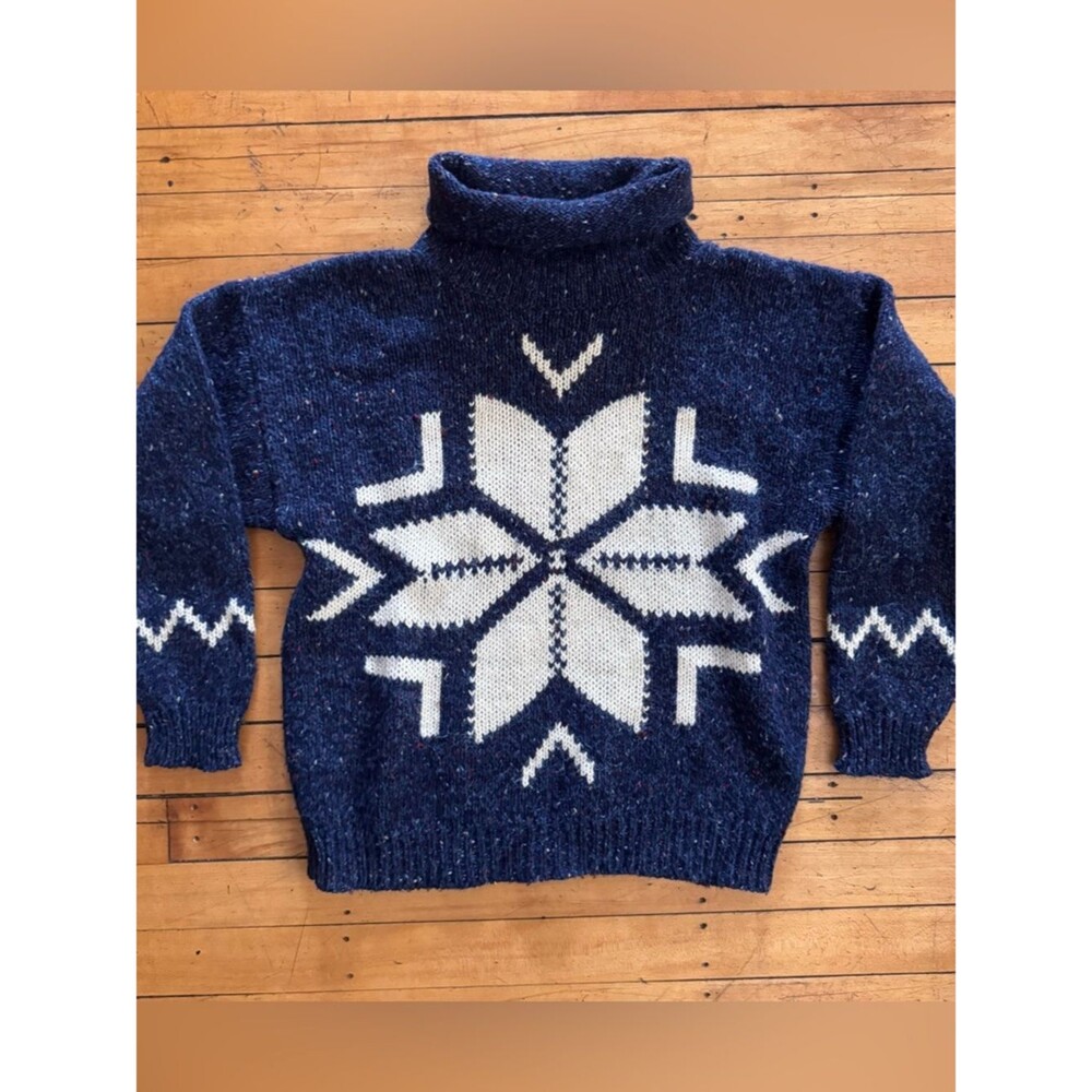 Vintage Liz Claiborne Fair Isle Turtle Neck Sweater snowflake navy blue 1990s